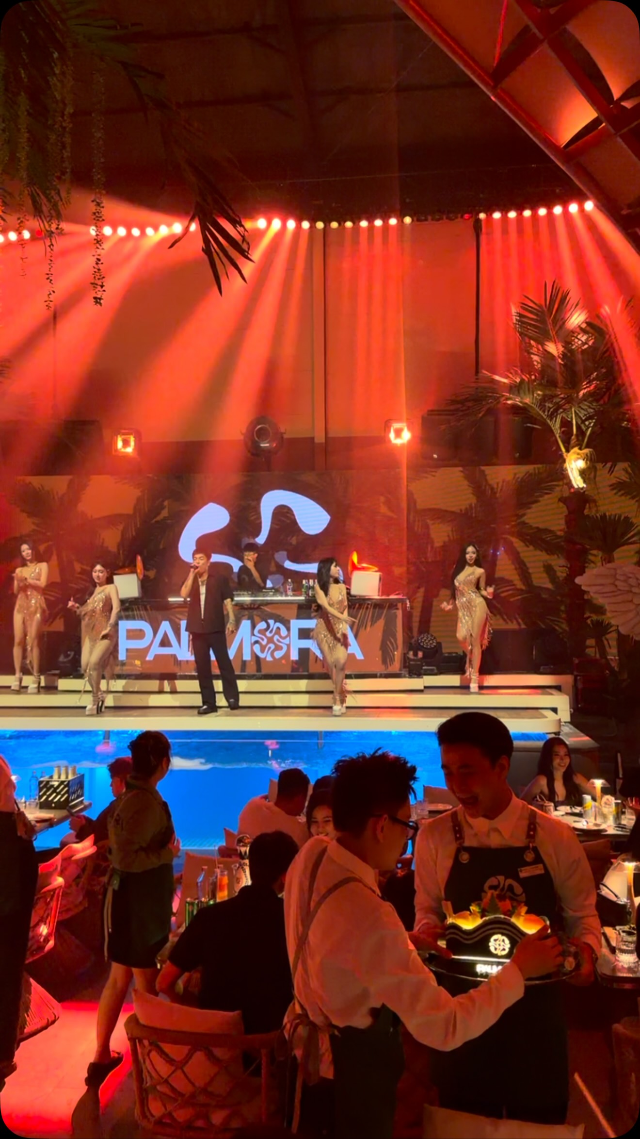 Palmora Nightclub: Poolside Vibes and DJ Sets
