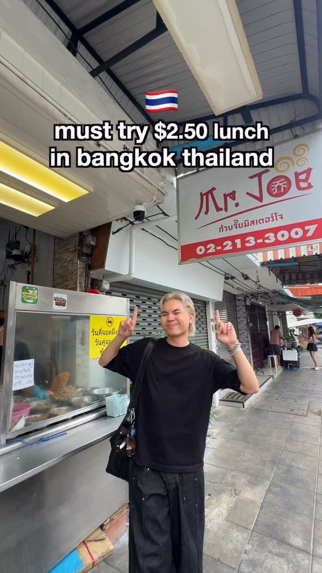 Bangkok's Famous Crispy Pork Belly Spot