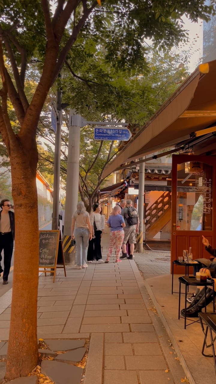 Seoul's Seosulla-gil: Historic Stone Walls and Cozy Cafes