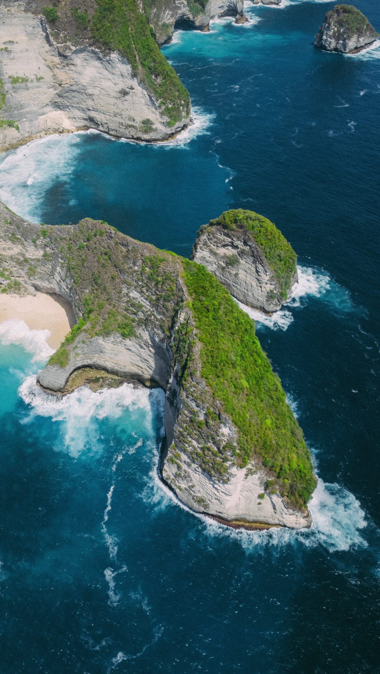 Eight Beautiful Indonesian Beaches