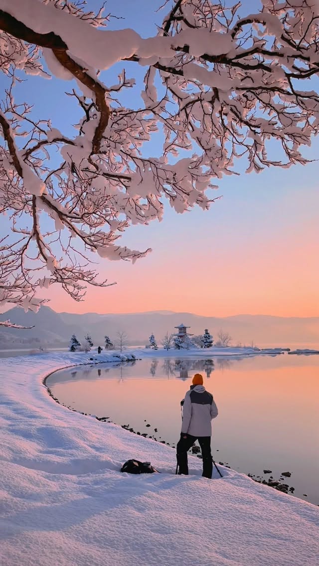 Winter Sunrise Over Lake Tōya