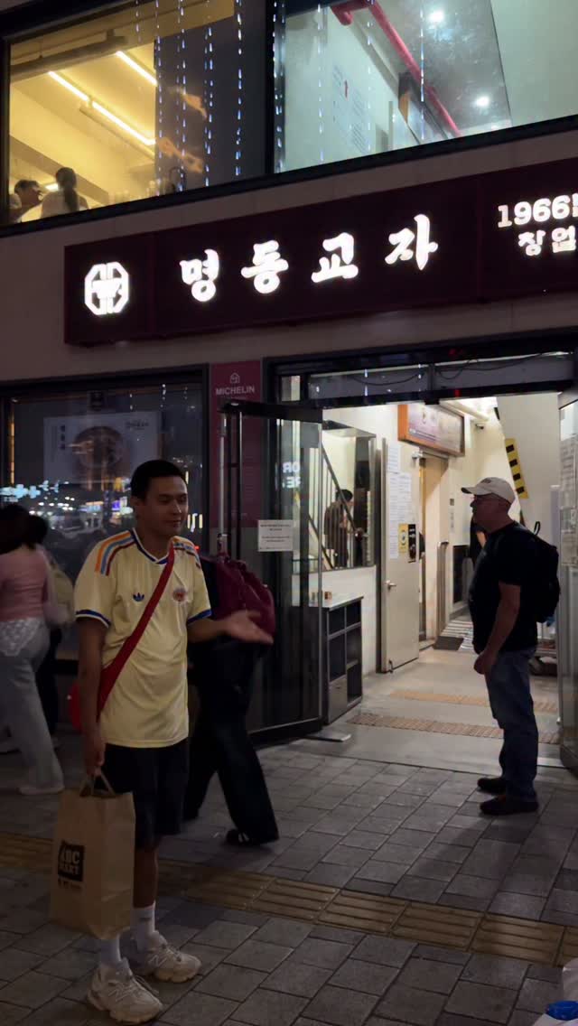 Seoul Restaurant Specializes in Kalguksu and Mandu