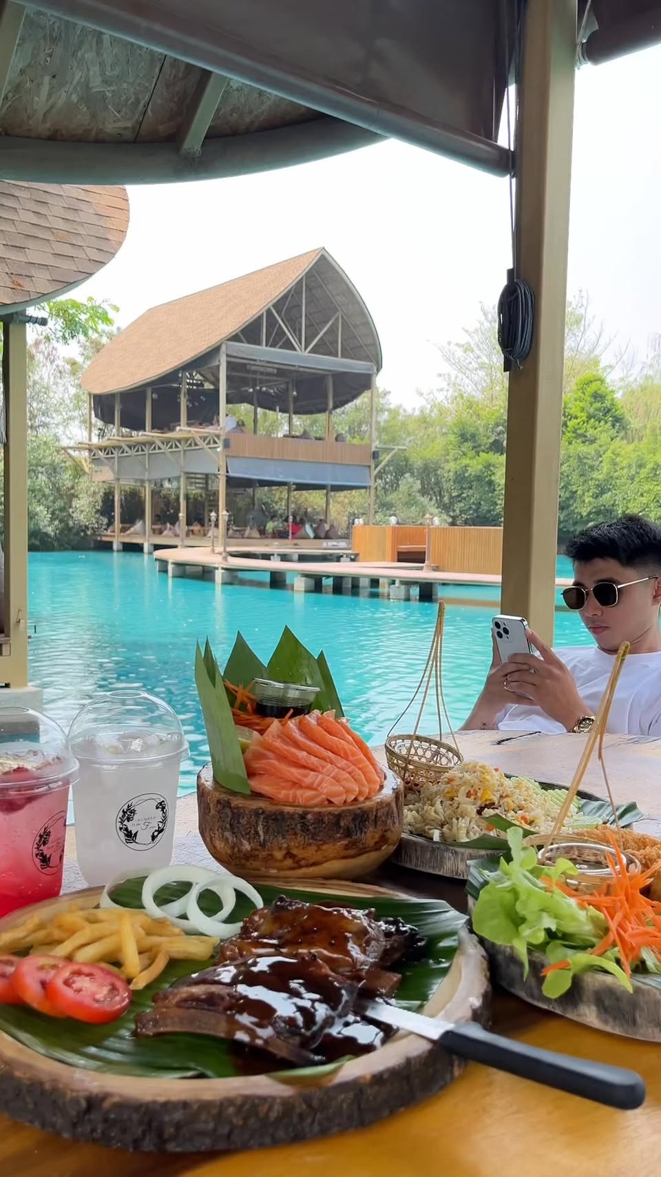 Bangkok Cafes, Shopping, and Canal Views