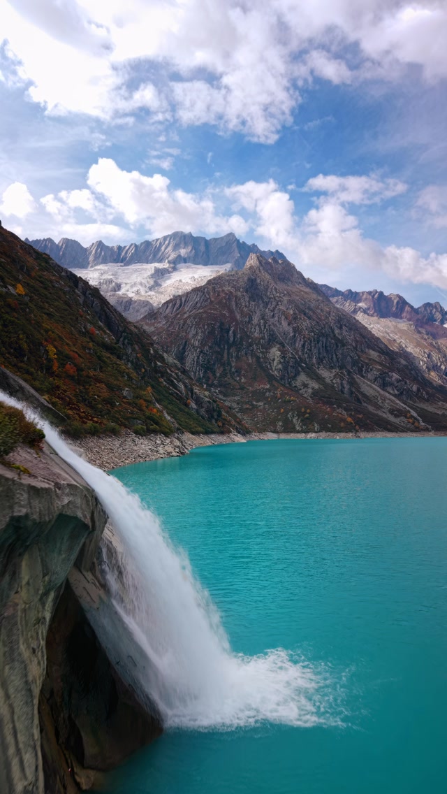 Swiss Natural Wonders: A Turquoise Lake and Mountains
