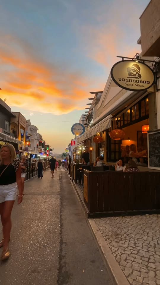 Alvor's Vagabondo Steak House Scene