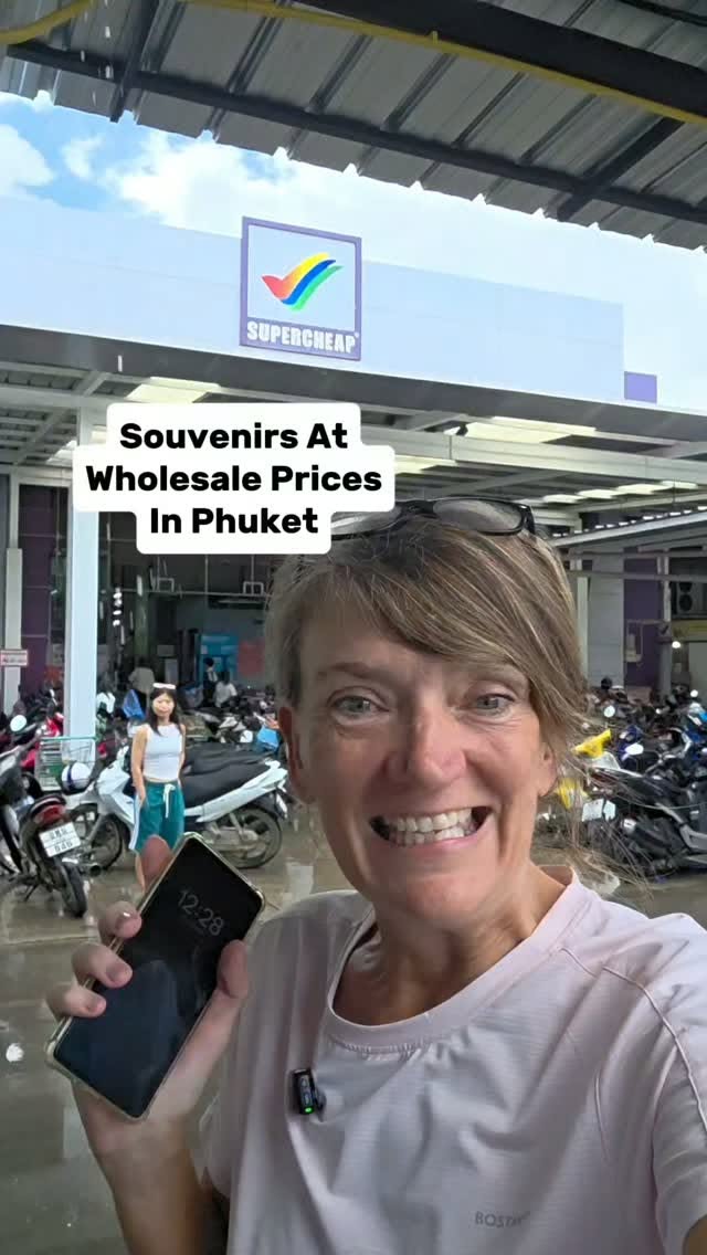 Phuket Wholesale Market Offers Wide Array of Goods