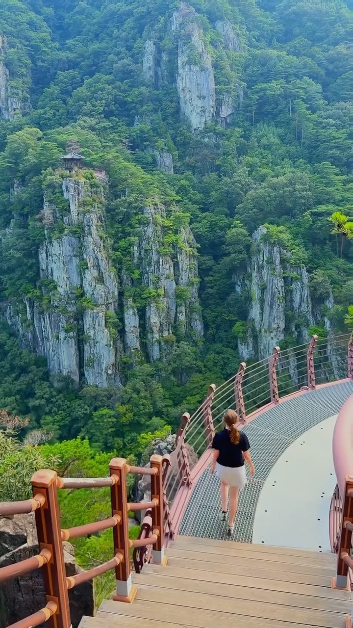 Naeyeonsan Mountain: Scenic Trails and Waterfalls