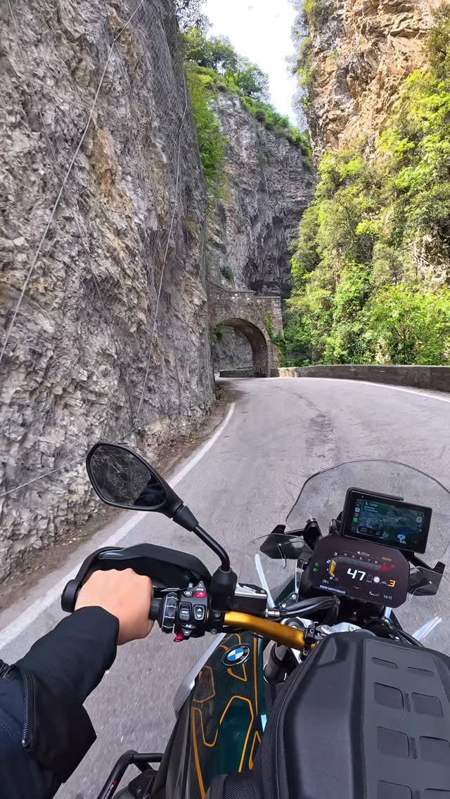 Scenic Motorcycle Routes Near Lake Garda