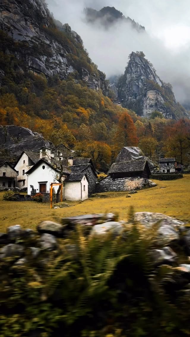 Valle Verzasca's Stone Bridges and Autumn Scenery