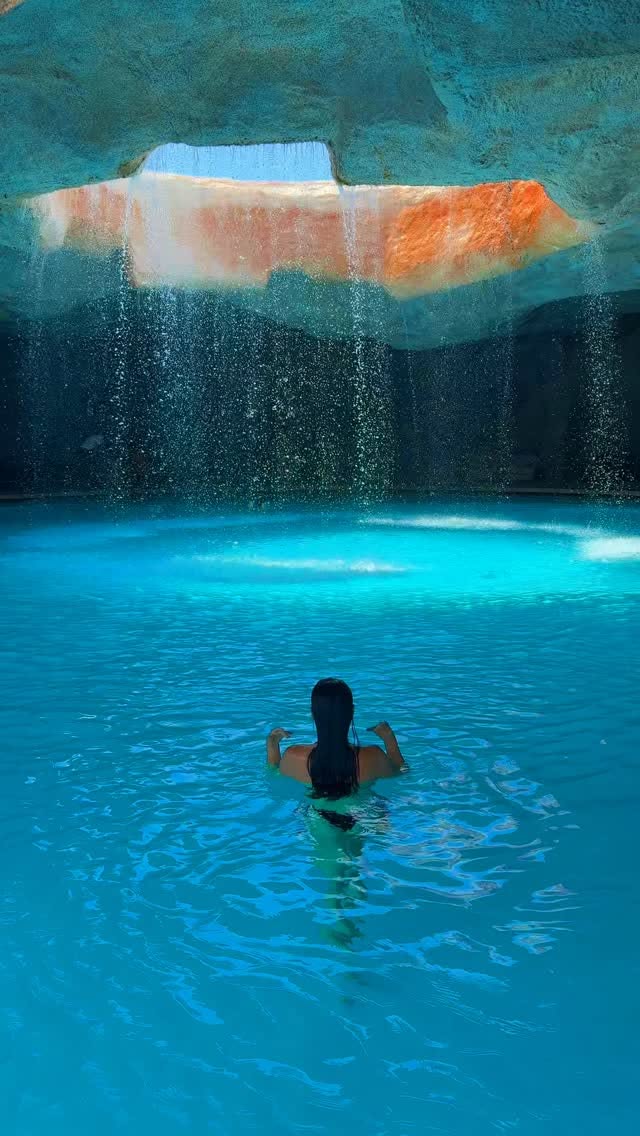 Luxury Cave Pool And Infinity Views At Regnum The Crown
