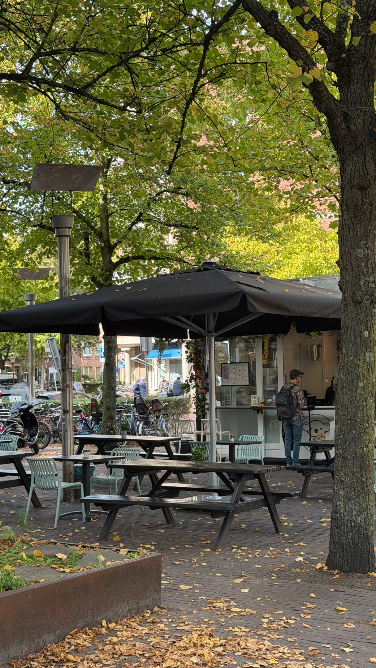 Amsterdam Spot Offers Wraps and Bubble Teas