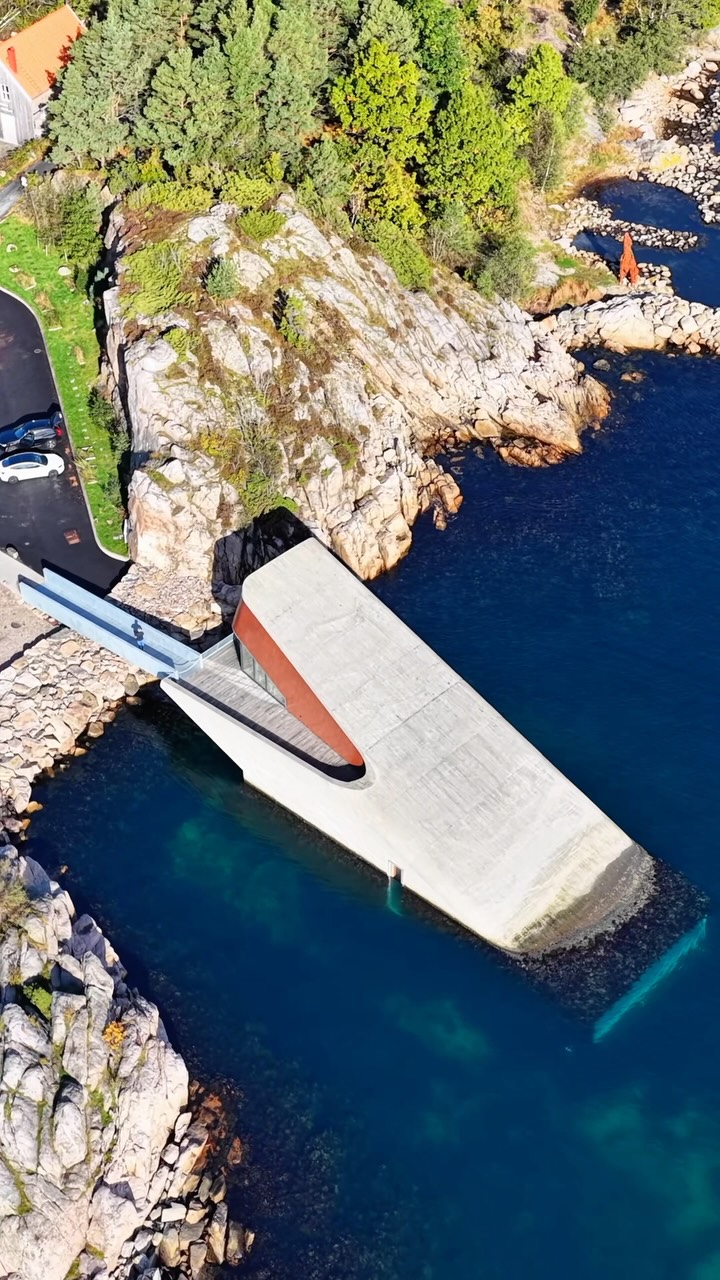 Undersea Restaurant Offers Views of Marine Life