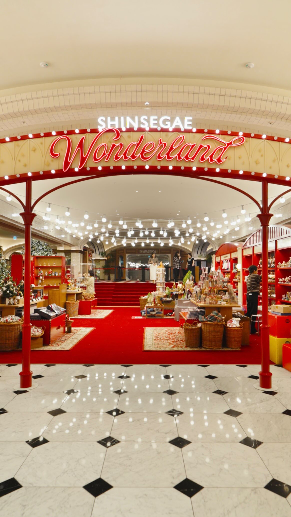 Shinsegae Gangnam Christmas Market Opens Early