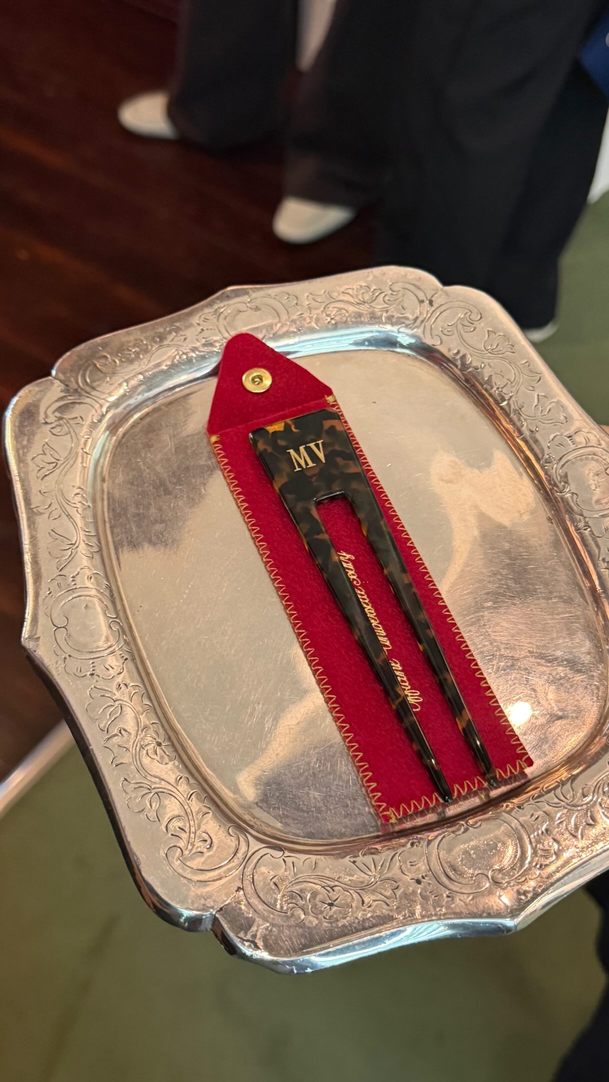 Parisian Pharmacy Offers Custom Hair Clips