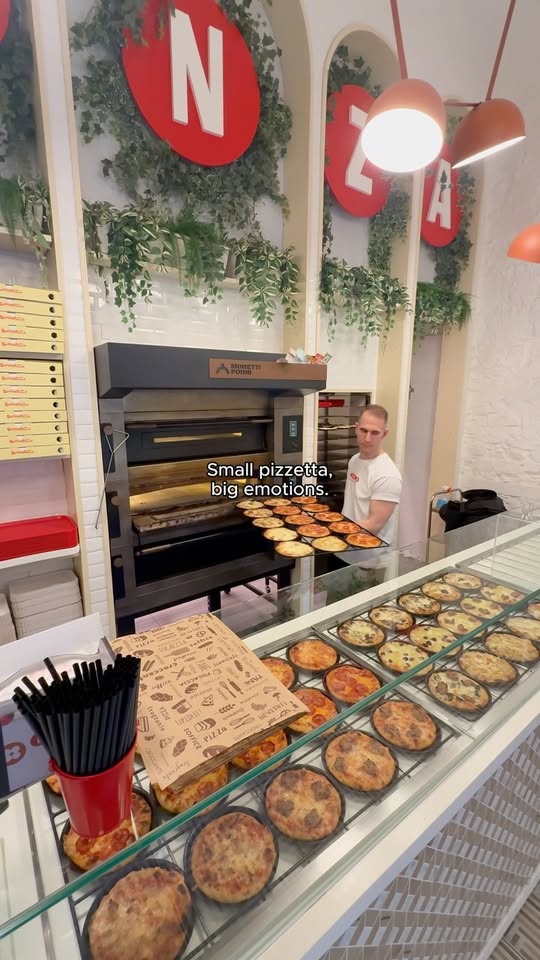 Florence Pizzette Shop Serves Mini Pizzas