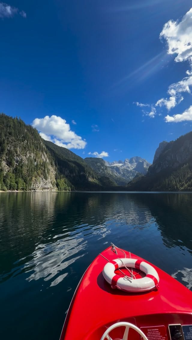 Scenic Austrian Lake Views: Gosauseen's Natural Beauty