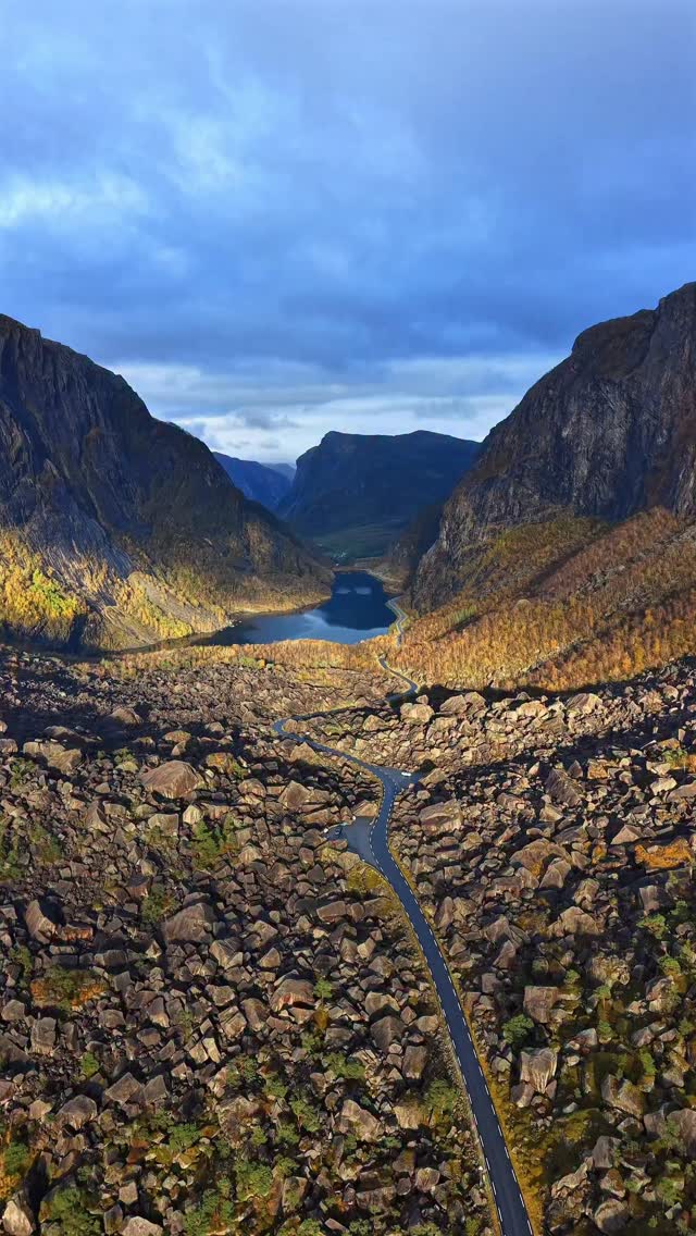 Norway's Gigantic Boulders Form a Valley
