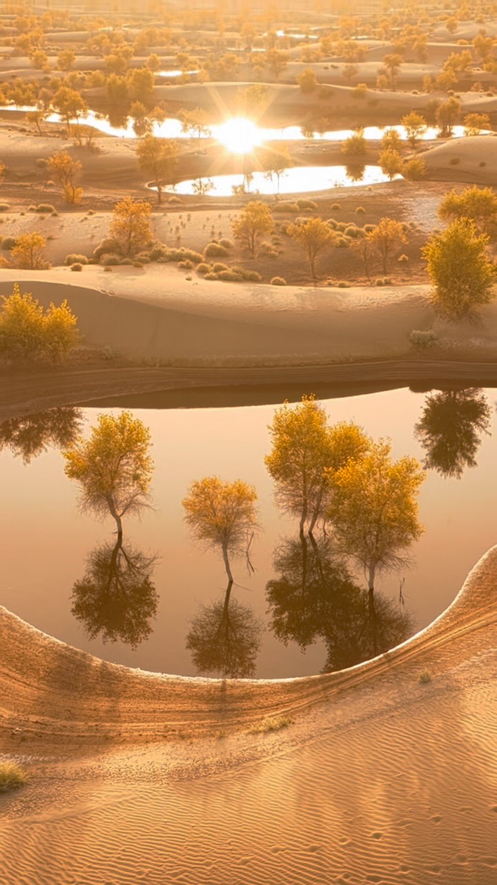 Jade Lakes And Taklamakan Desert Autumn Scenery