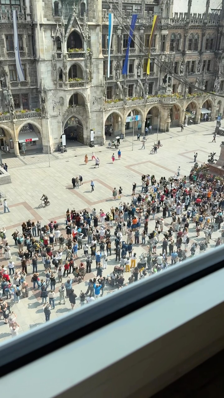 Munich Breakfast Spot Overlooking Glockenspiel Show