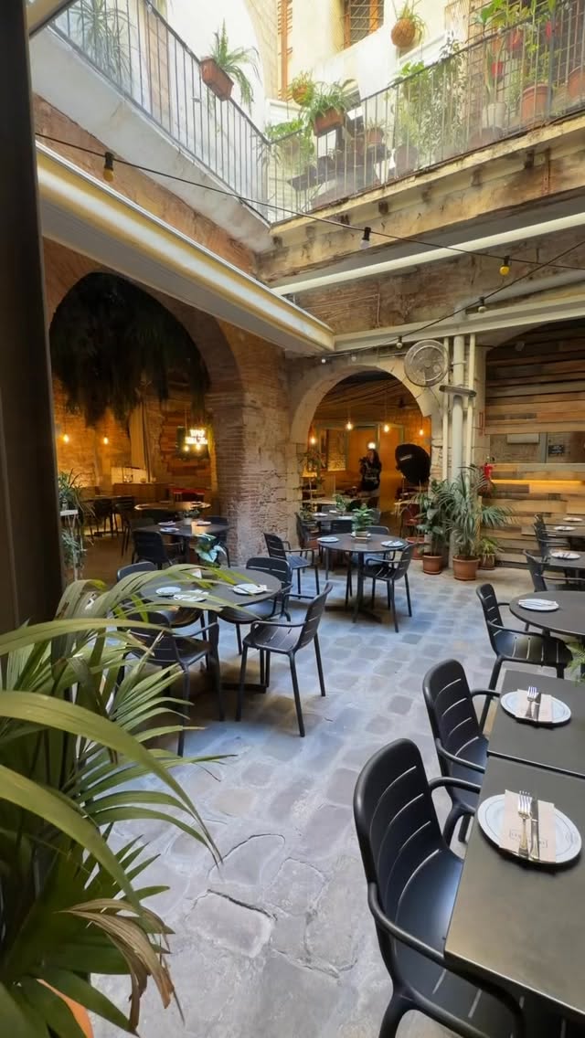 La Bona Sort: Charming Catalan Restaurant in Barcelona