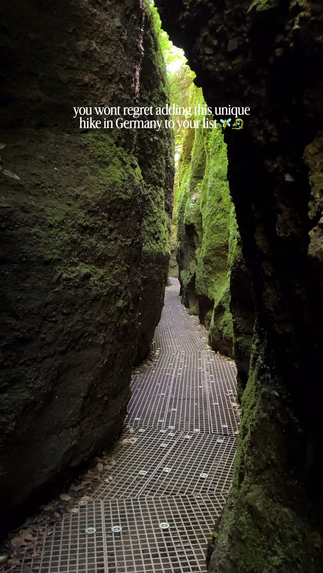 Dragon Gorge Hike With Narrow Rock Walls