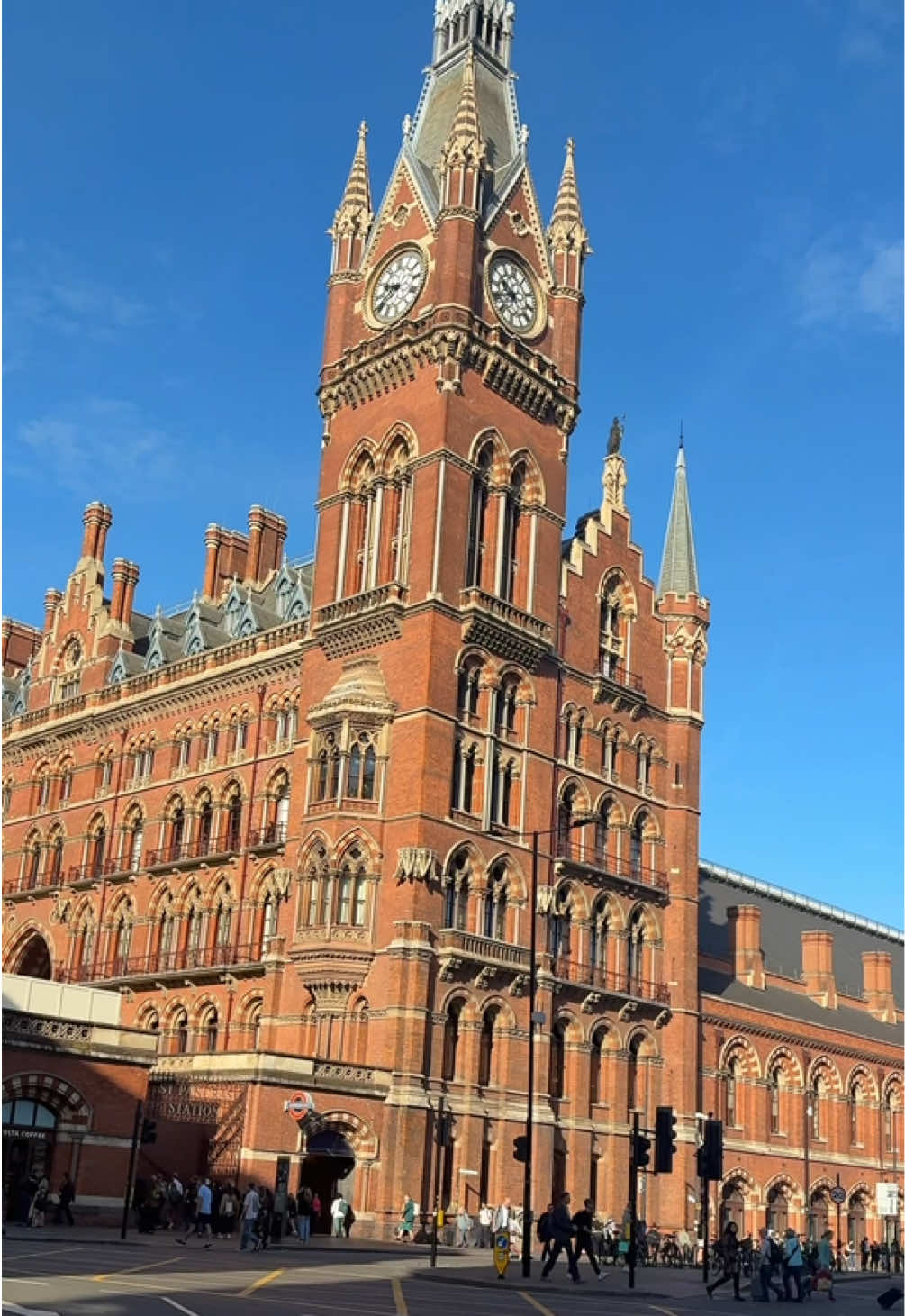London Weekend Trip: Landmarks, Shopping, and River Views