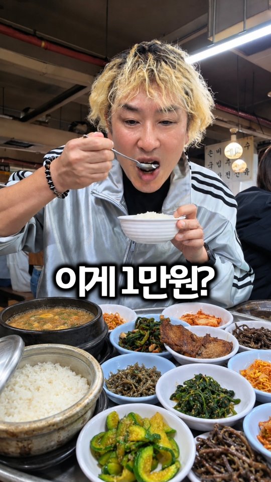 Korean Market Restaurant Serves Generous Banchan