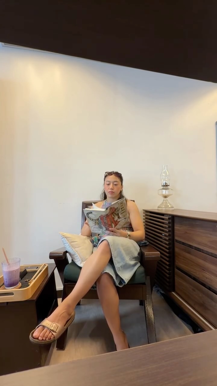 Quiet Reading Cafe Offers Solo Date Experience
