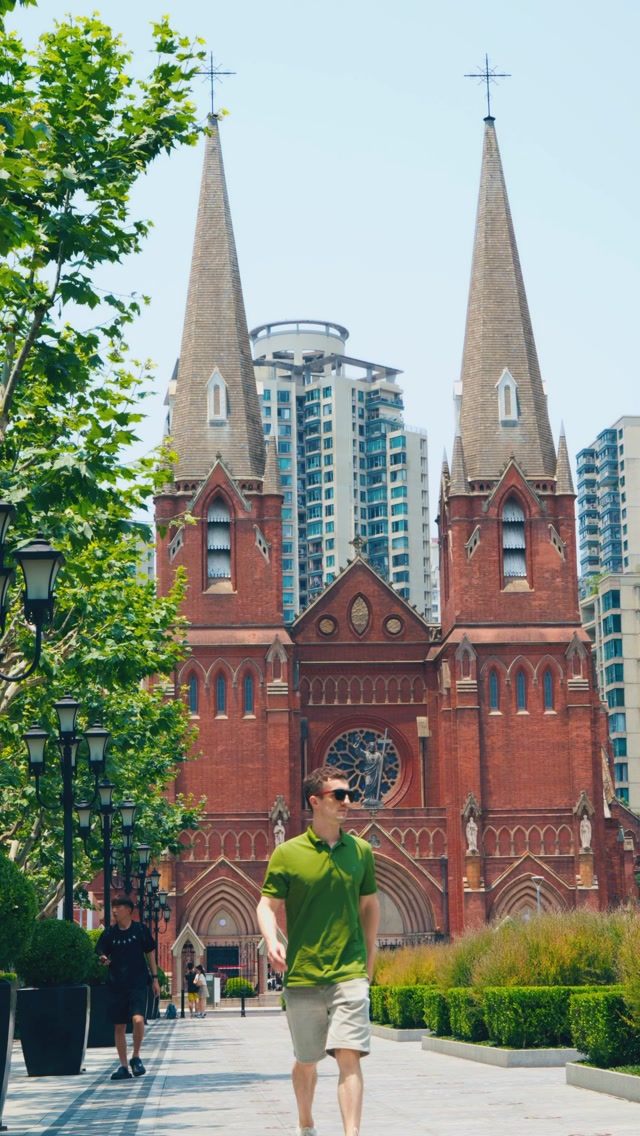 Shanghai Walking Tour: Parks, Architecture, and Shopping
