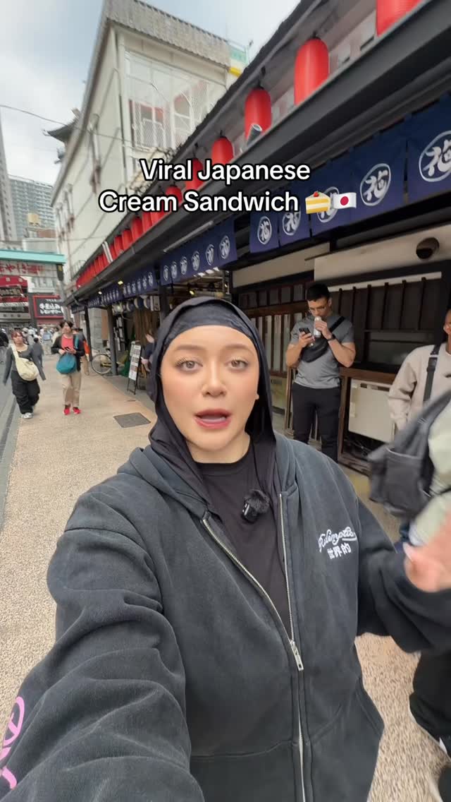 Viral Cream Sandwiches at Age.3 Ginza