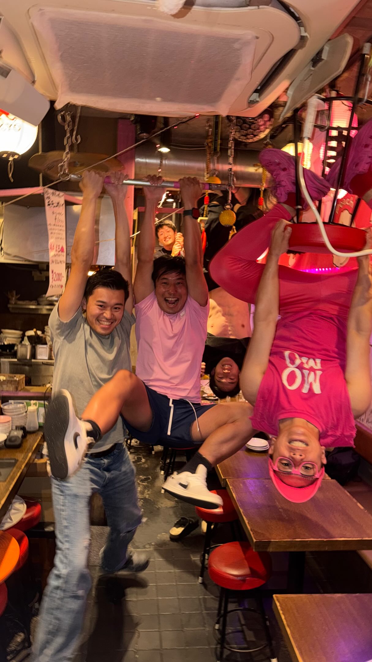 Momomaru Shibuya: Lively Izakaya with Unique Decor
