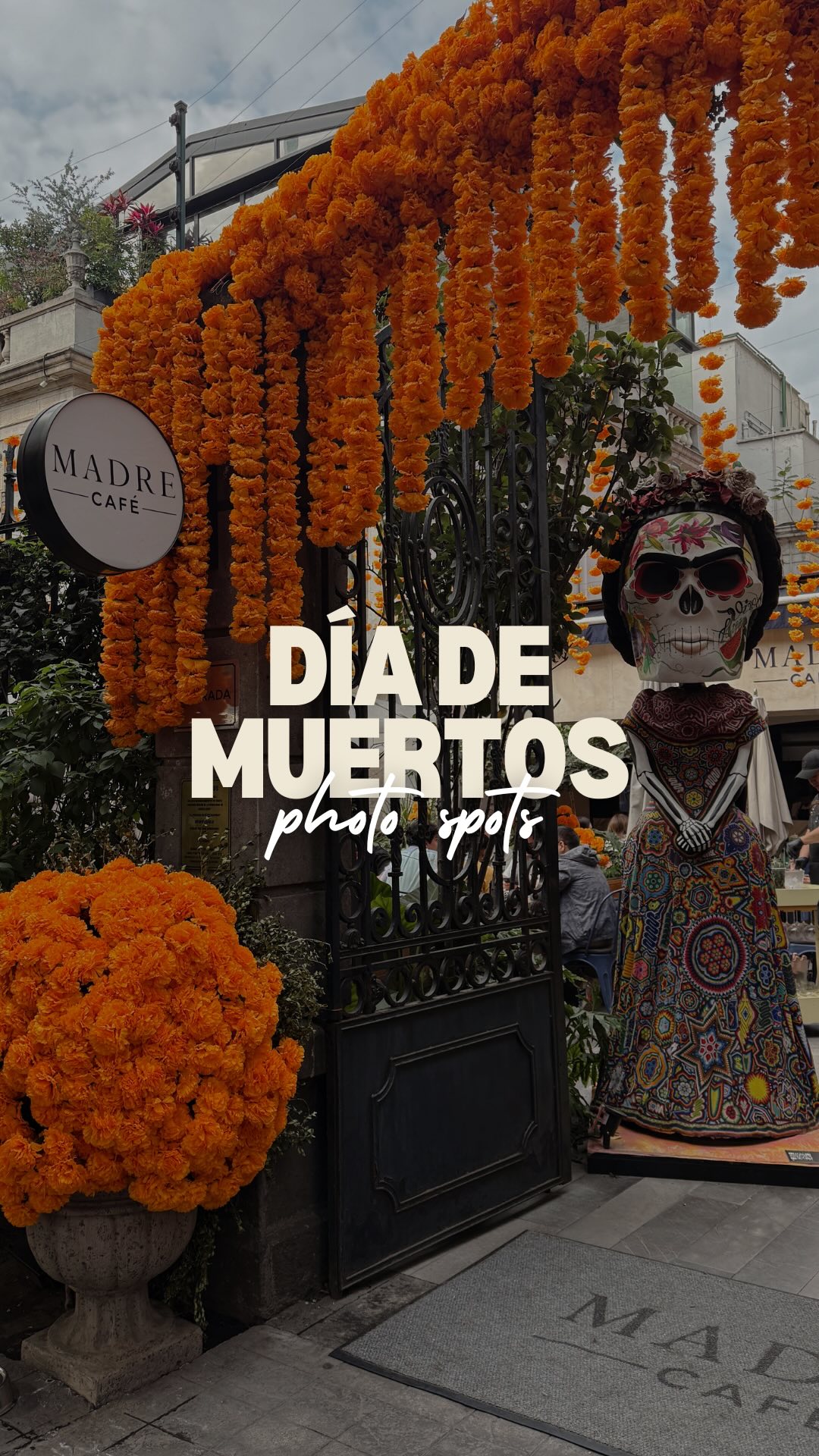 Día de Muertos Decorations Adorn Mexico City Spots