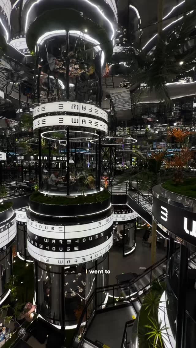 Futuristic Shanghai Restaurant With Unique Dining Pods