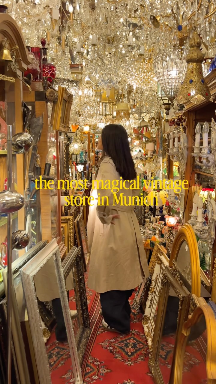 Munich Vintage Store: Enchanting Chandeliers and Antiques