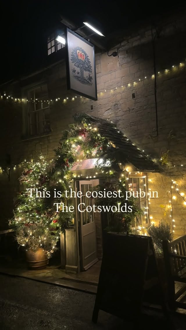 Royal Oak Ramsden: A Cozy Cotswolds Christmas Pub