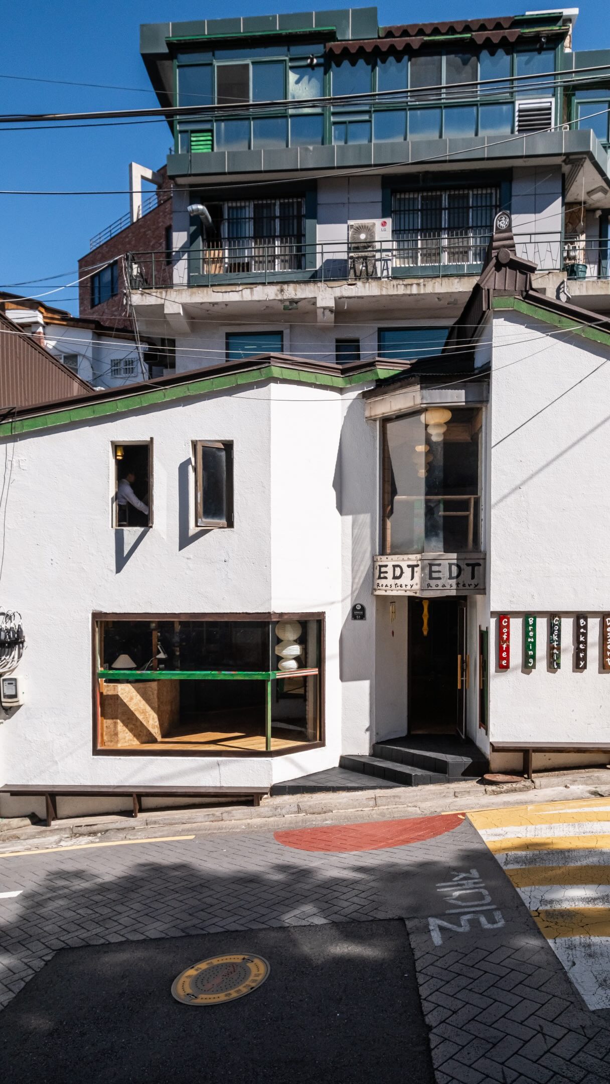 EDT Roastery Namsan: Korean Charm and Coffee Art