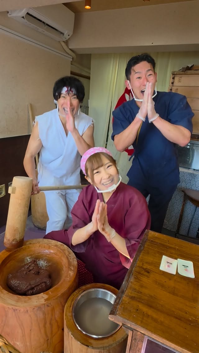 Kyoto Mochi Shop Offers Traditional Pounding Experience