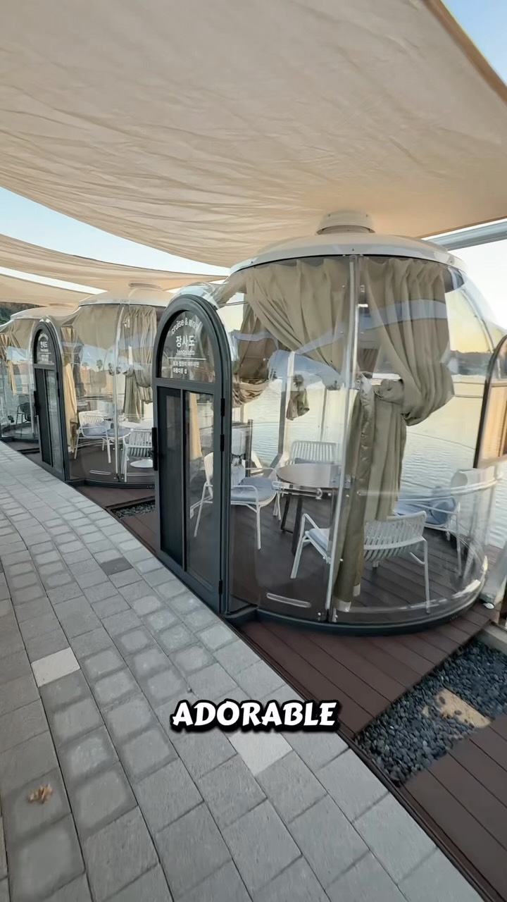 Badadam Cafe: Ocean Views and Bubble Seating