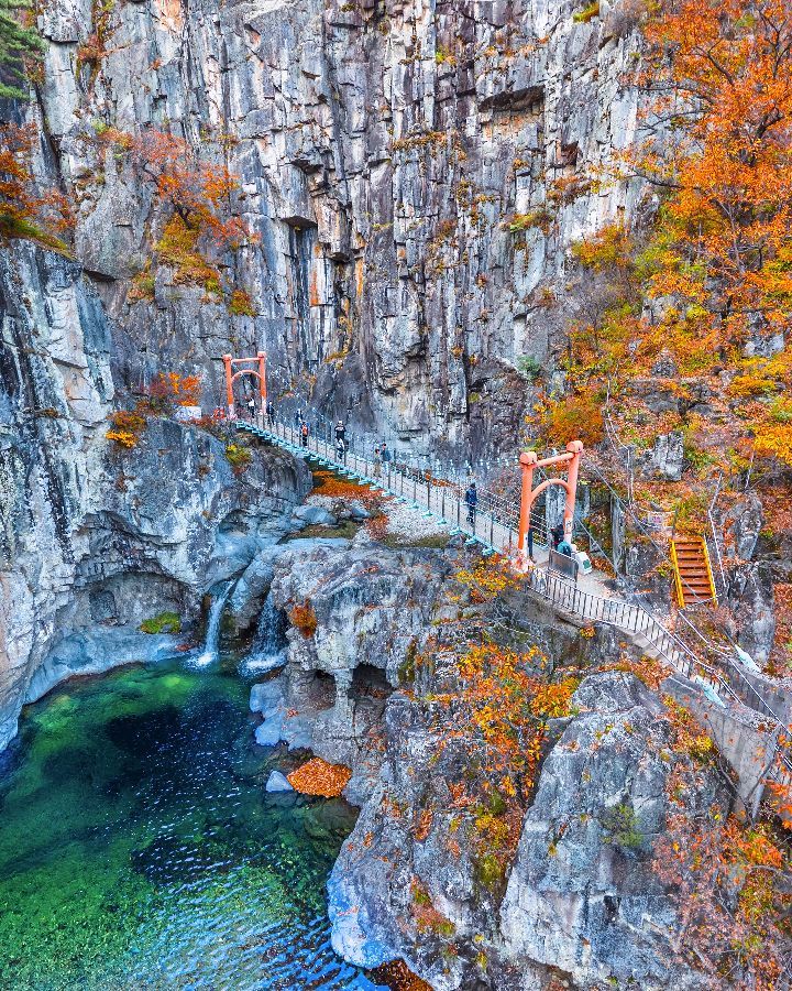 Naeyeonsan Mountain Waterfalls And Autumn Foliage