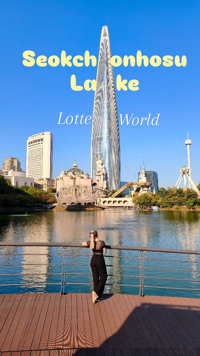 Seokchon Lake Near Lotte World And Olympic Park