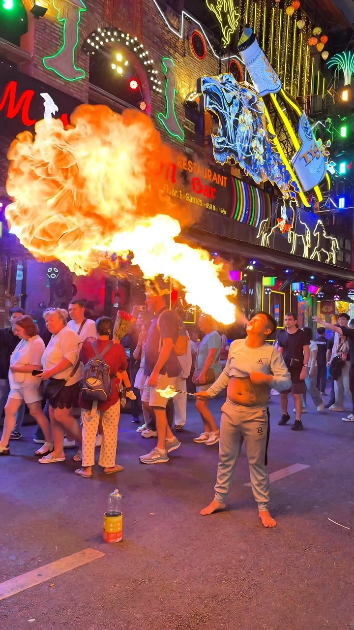 Vietnamese Streets Showcase Vibrant Nightlife