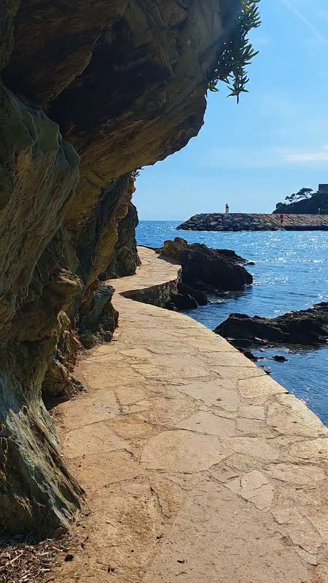 Coastal Path Near Hyères Showcases Mediterranean Views