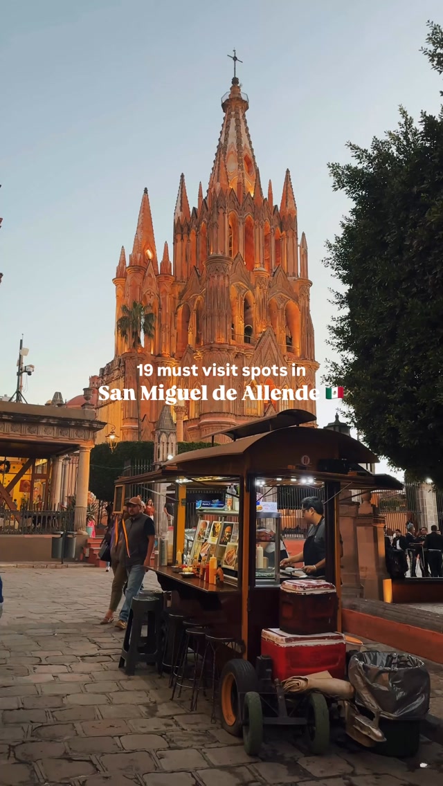 San Miguel de Allende's Colorful Streets and Cafes