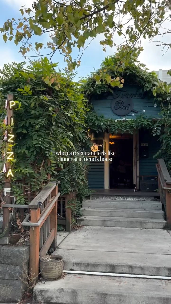 Cozy Southeast Portland Pizza Restaurant