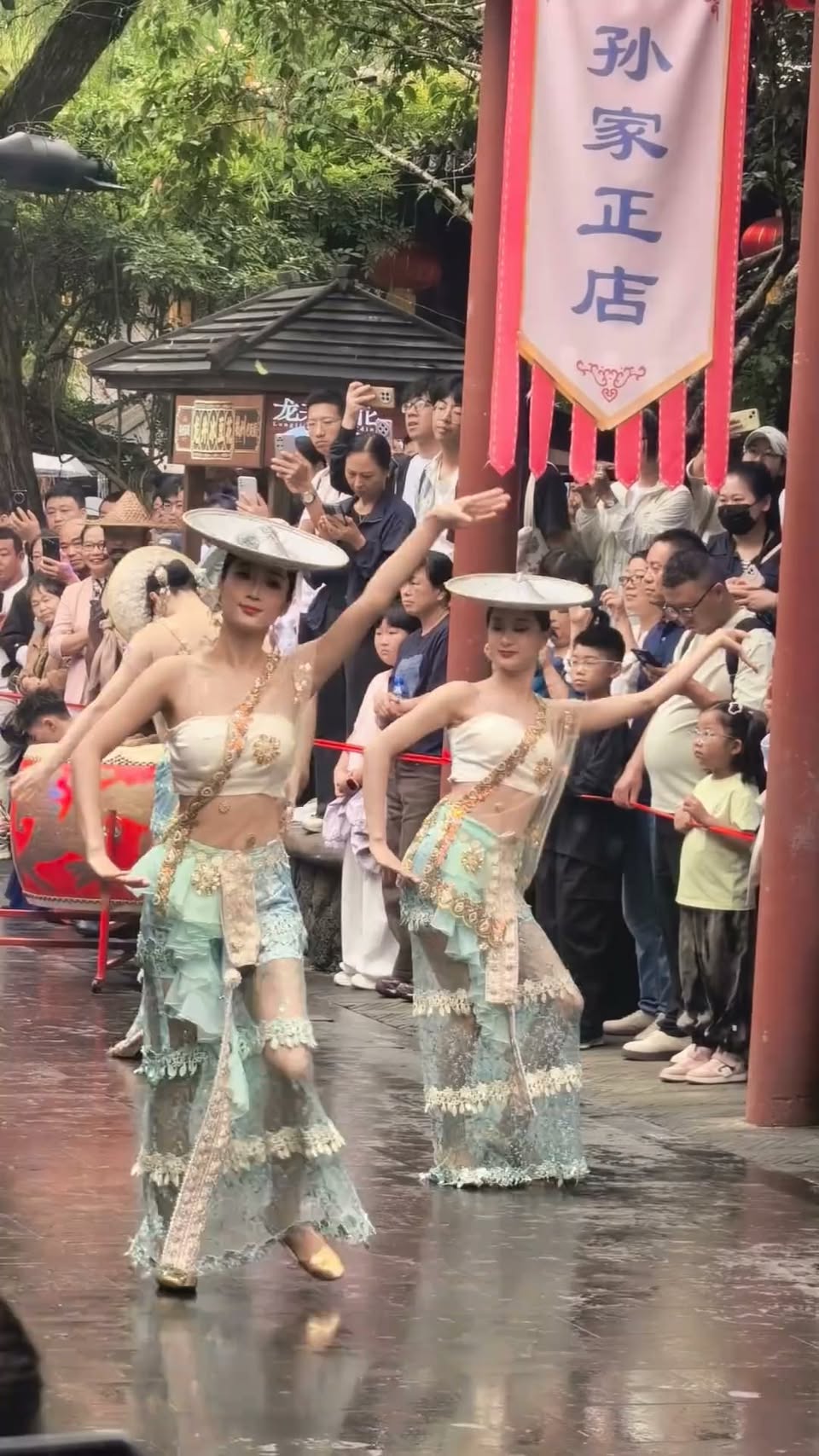 Scenic Chinese Destinations Feature Traditional Performances