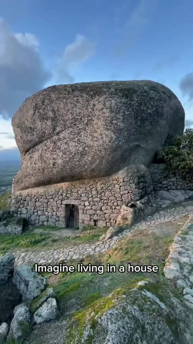 Monsanto Village: Homes Built Around Giant Boulders