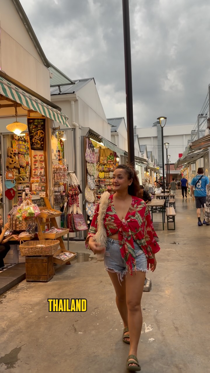 Jodd Fairs: Affordable Finds and Exotic Eats