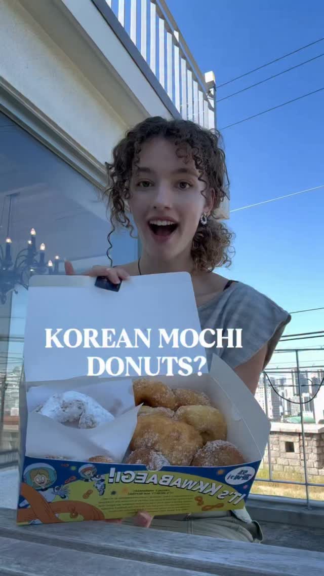 Seoul Bakery Sells Glutinous Rice Donuts