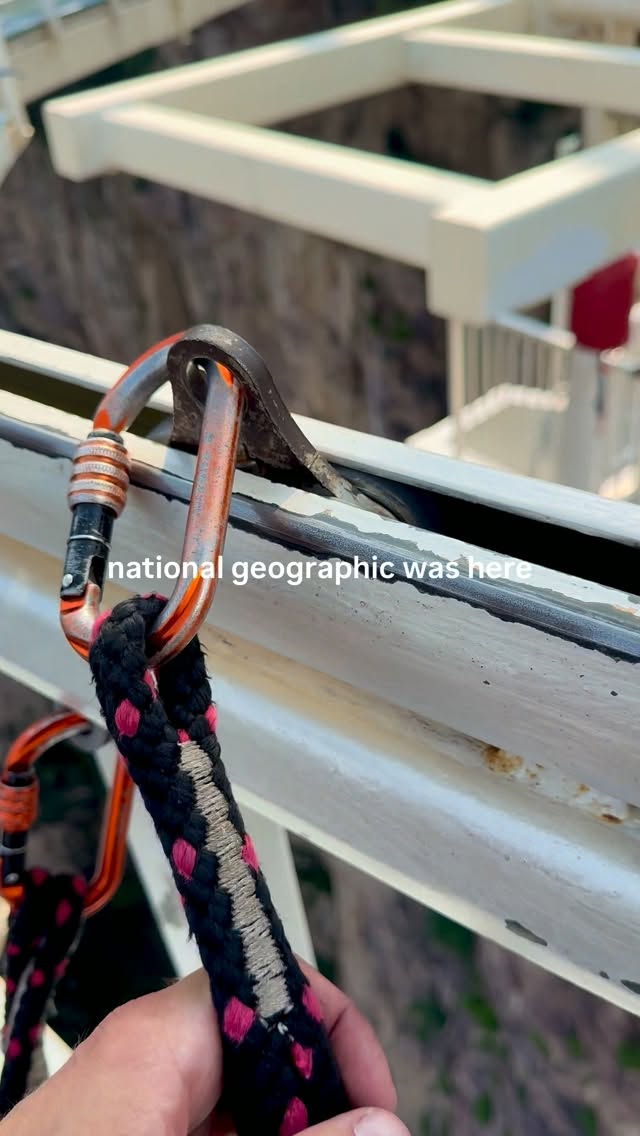 Baoquan Scenic Area Offers Breathtaking Cliffside Views