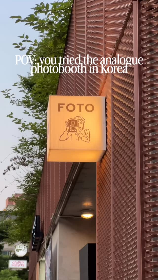 Eternalog Hongdae: Classic European Photobooth Experience